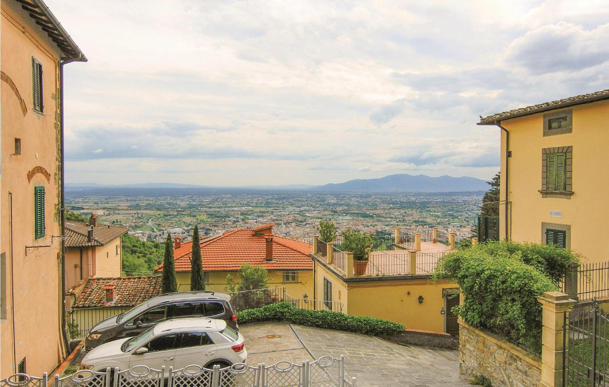 Holiday home Lovely In Montecatini Alto With Kitchen Nievole